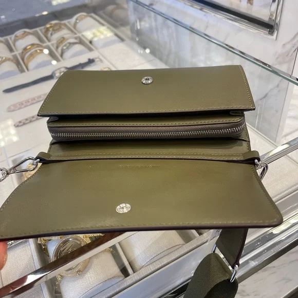 MICHAEL KORS Jet Set Large Ombré Signature Logo Crossbody Bag
Olive Multi 
NWT - Picture 13 of 16